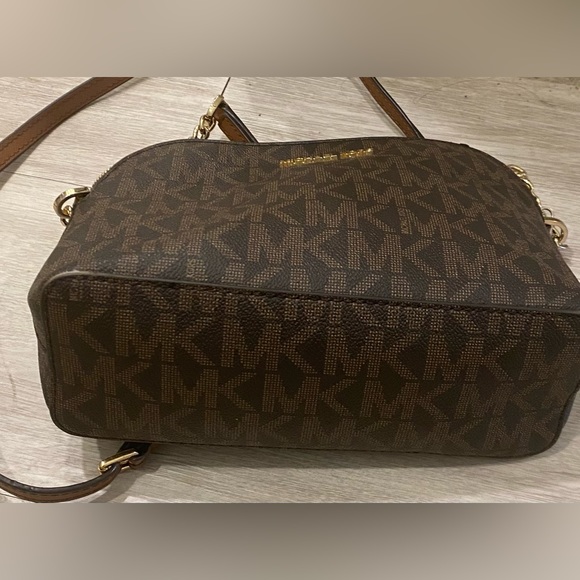 Michael Kors Jet Set Logo Bag - Picture 4 of 8